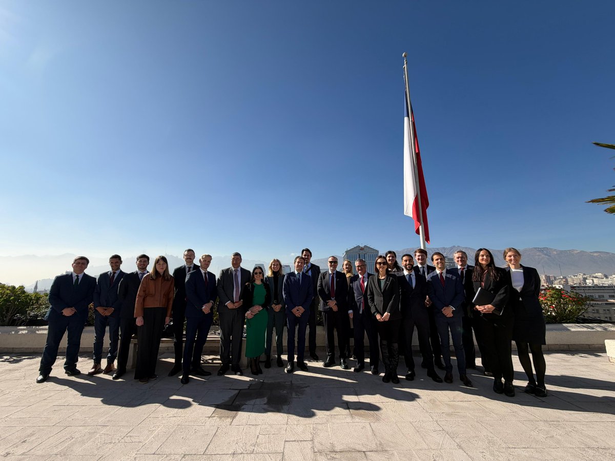 UEenChile's tweet photo. 🇪🇺 Esta semana, el Grupo de Trabajo sobre América Latina y el Caribe del Consejo de la UE (#COLAC), que reúne a los Estados miembros de la Unión Europea presididos por el @eu_eeas, visitó Chile en el marco de su viaje de trabajo anual. https://t.co/Etsuv75W8U