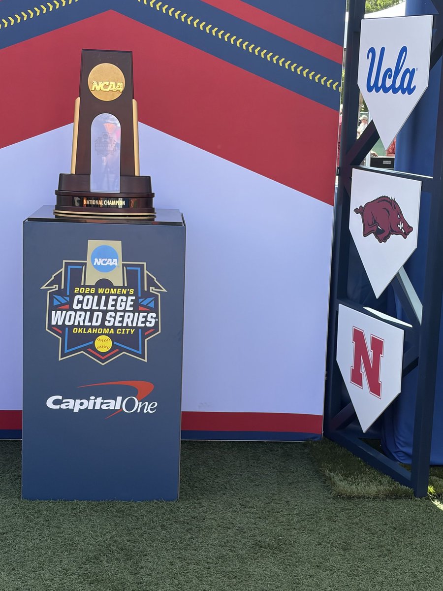 kellysvanda1's tweet photo. @HuskerSoftball @Huskers Let’s goooooo!!!
GBR❤️🤍🎈💪🏻🥎 https://t.co/ploQhu3pUn
