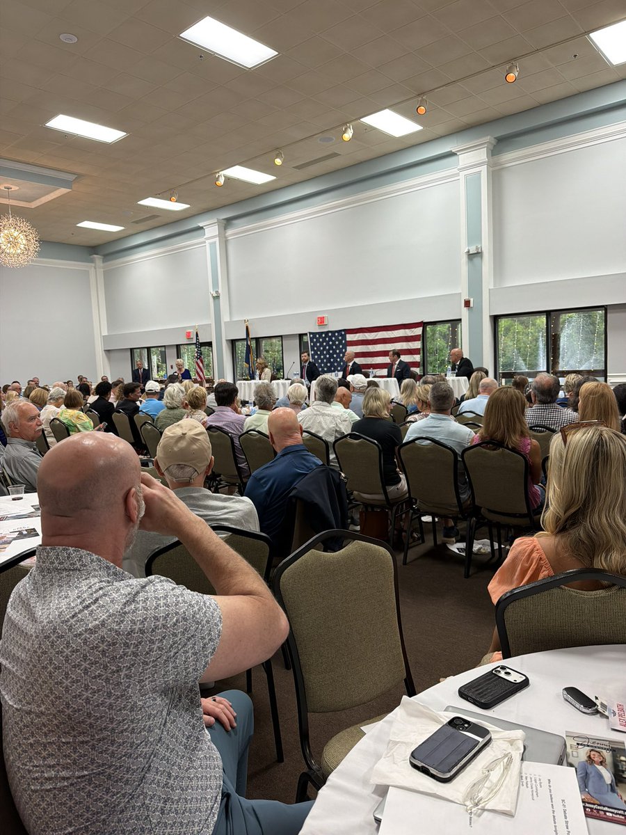 Jeffie5454's tweet photo. Hilton Head for SC District #1 Congressional Debate.  US Air Force Lt. Colonel and combat veteran, and #MAGA Warrior @PelbathForSC 
ALEX PELBATH Will Represent the #Lowcountry proudly. https://t.co/EnXpDrU4hY