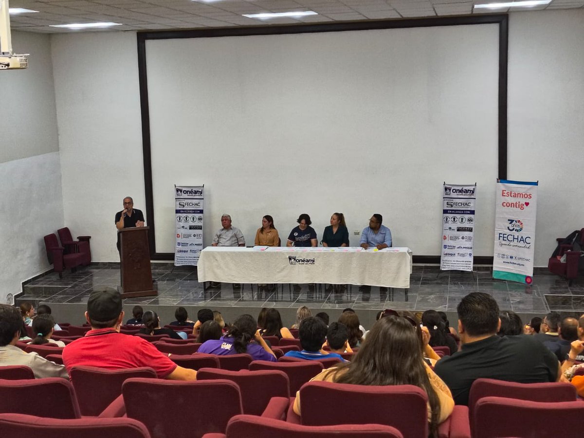 FECHAC's tweet photo. ✨ Reconocemos a quienes transforman familias

En la Secundaria Técnica No. 52, reconocemos a participantes del programa Onéami Escuela para Padres, que impulsamos en alianza con Formación y Desarrollo Familiar Integral A.C.
#FECHAC #Onéami #Familia #CulturaDePaz https://t.co/TcenL6ADrP