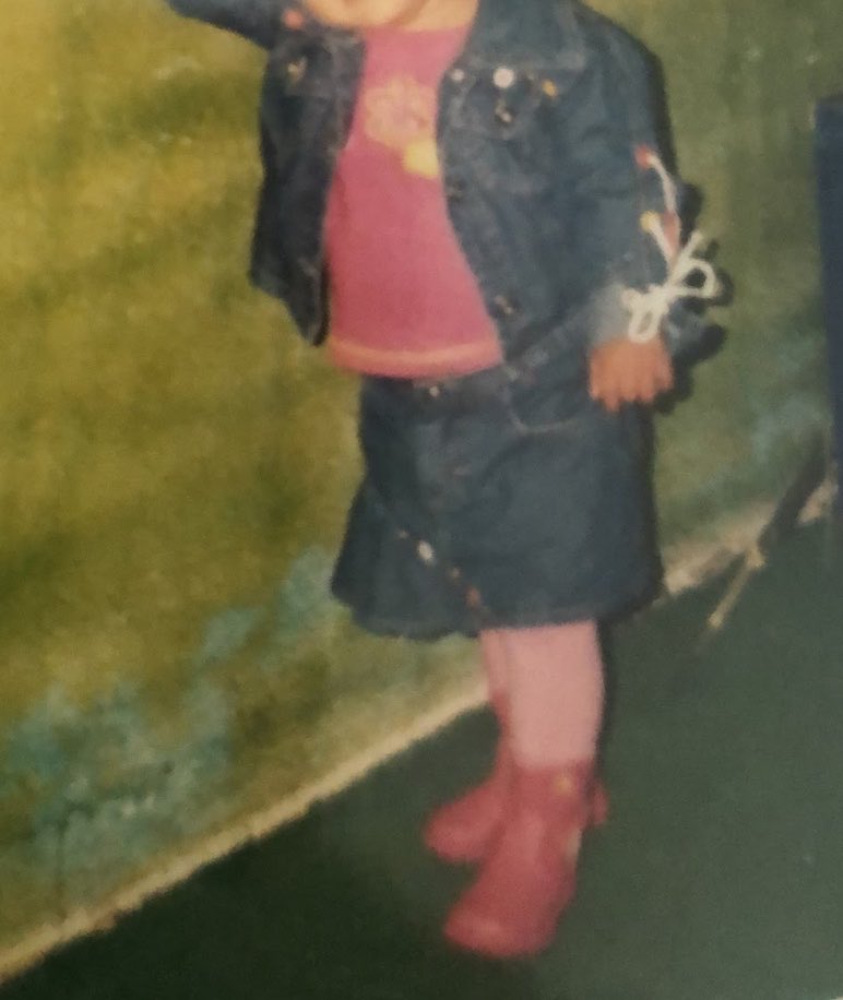 okbela2003's tweet photo. @liaseleia Falta uns looks assim: https://t.co/eumPqPFpb1