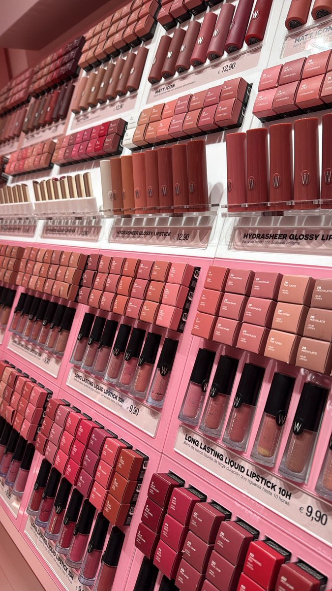 kareen6767's tweet photo. I just love makeup https://t.co/NWJCIACgQl