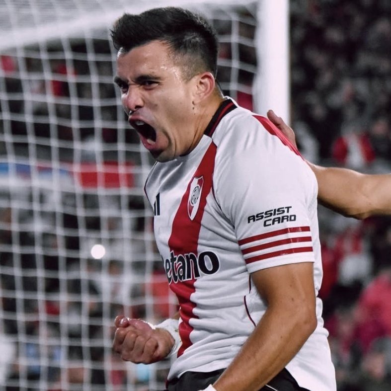 Trezeguetista7's tweet photo. Que raro que justo el que decidio ir en contra de los medicos de la AFA e infiltrarse para jugar una final con su club sea el que no fue convocado y el que decidio no jugar la final sea el convocado.

Clarito todo. Ni olvido ni perdon. https://t.co/Lw7CvJ4WZX