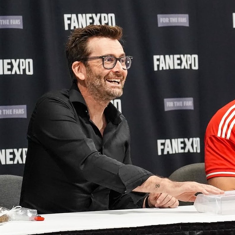 davidtennantdly's tweet photo. New 📸 | David Tennant at FanExpo Denver https://t.co/4vWq9pkOZH