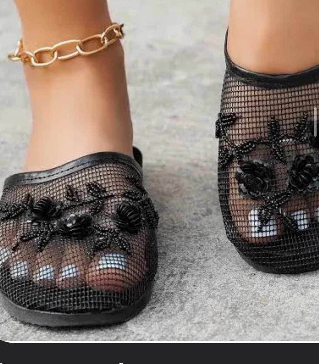 GelatoHtx_'s tweet photo. Idk the brands but I called them jellies and the 2nd was beauty supply shoes 

hated the jellies though had a pair gave em away https://t.co/kOgXMOkLEx