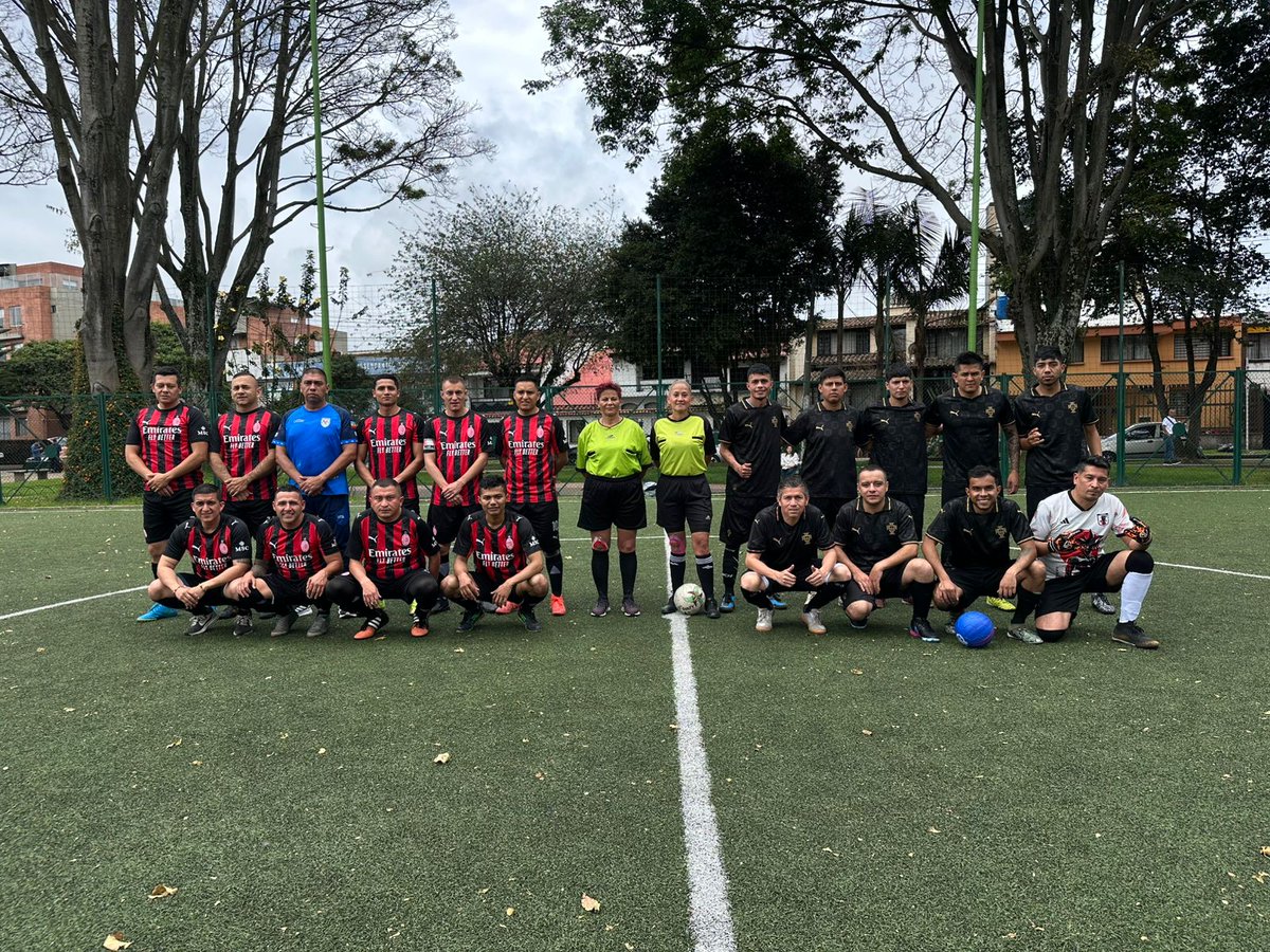 FORPO's tweet photo. ¡Se jugó la segunda fecha! ⚽️ Hoy vivimos grandes emociones en una jornada más de nuestro Torneo de Fútbol 7. Gracias a todos los equipos por dejarlo todo en la cancha. ¡El torneo se pone cada vez mejor! 🔥🏆 #Fútbol7 #DeporteEntidad https://t.co/WFGhYpzbEP