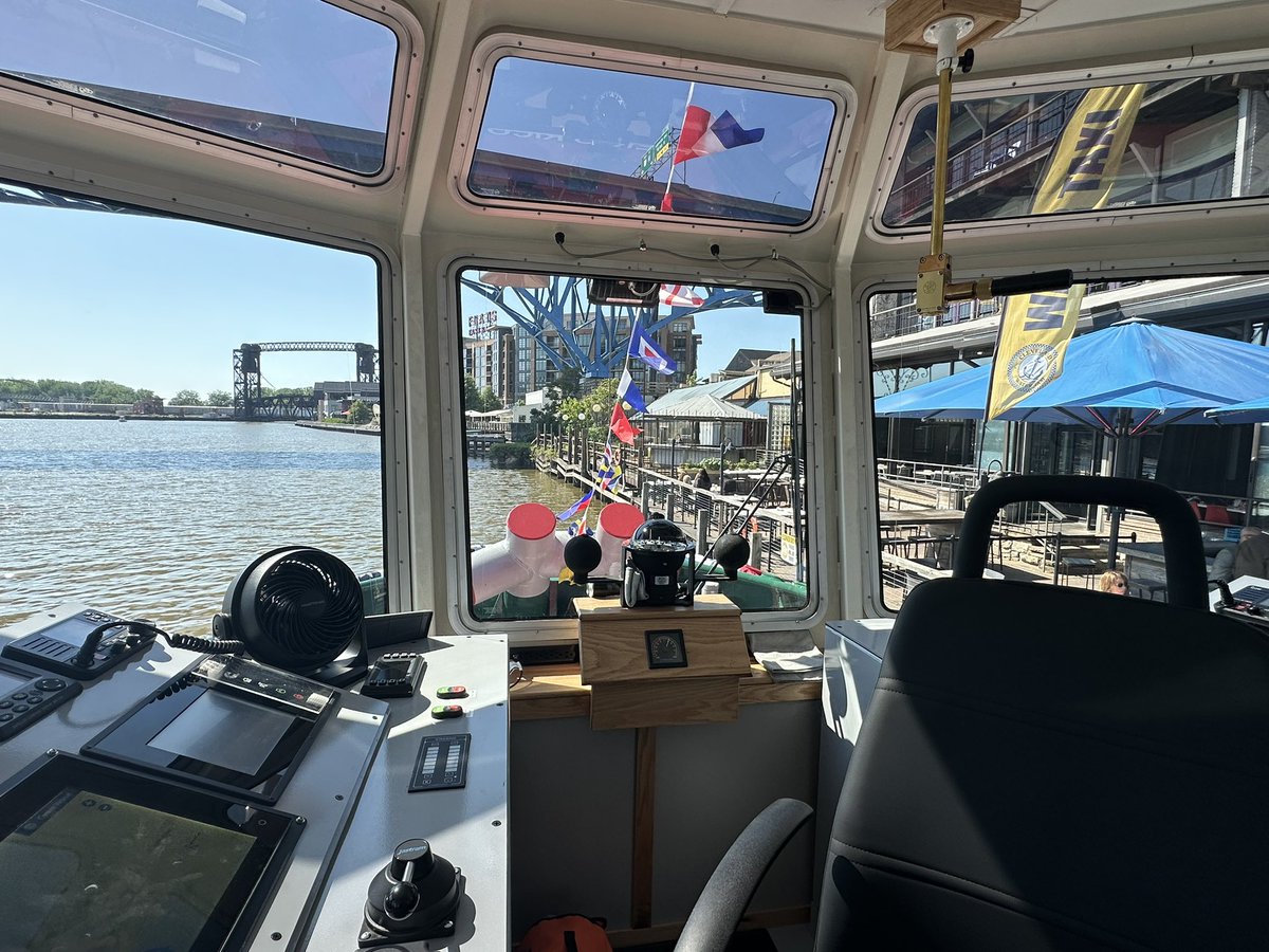 chrisronayne's tweet photo. Today’s christening of the Puerto Rico marks the 10th tug built by Great Lakes Towing here in #CLE on the Old River Channel. Great to see this contribution to our NEO maritime economy. The next two tugs to be built will be electrically powered. Congrats to this 127 yr old company https://t.co/pKaVDMB3TF