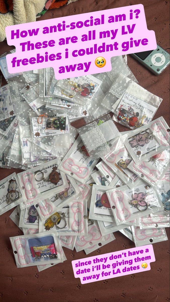 ItsKathia30's tweet photo. My BTS freebies 🥹 #BTS_ARİRANG #btsconcert #bts_ari̇rang_worldtour_lasvegas #BTS_THE_CITY_ARIRANG_LASVEGA https://t.co/y7YbGQtiXC