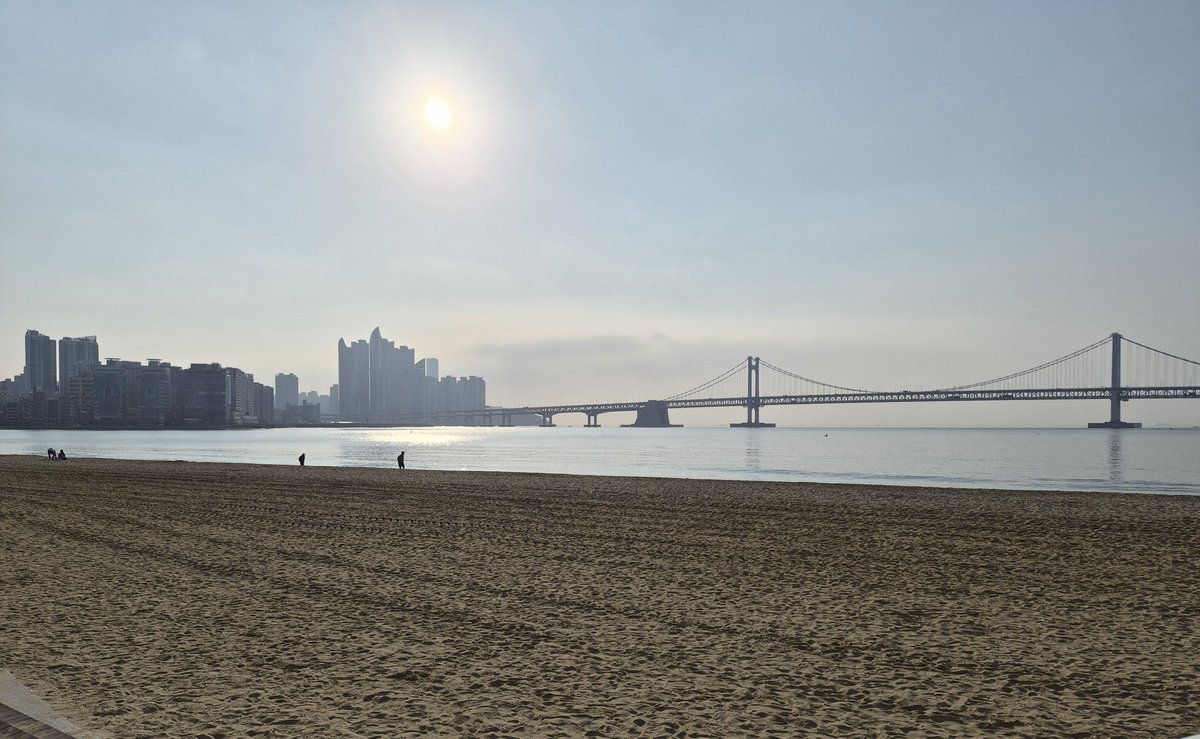 Fruit_Behind's tweet photo. 잠 안와서 겜하다가보니 밤새서 아침바람 쐬러 나옴 https://t.co/ZCBAcmwEwl