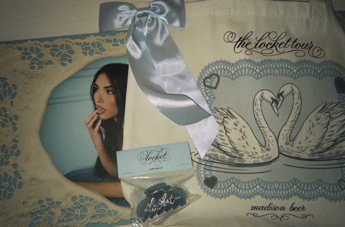 locketvinyls's tweet photo. soy feliz con mi pinza de plastico del chino que me costo 20€ but it’s fine porque es de madi 🪽♡ 🫪 https://t.co/fi0AeOSI74
