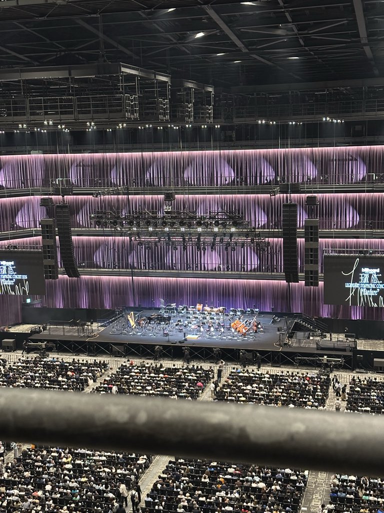 chamabee's tweet photo. 初のKアリーナ
初の東京フィルハーモニー
玉置さんとのケミ最高💜 https://t.co/yWZd7qRC2L