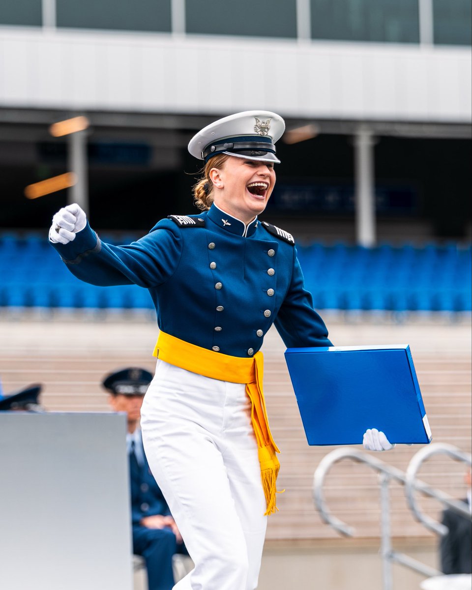 AF_Falcons's tweet photo. 𝗝𝗼𝗶𝗻𝗶𝗻𝗴 𝘁𝗵𝗲 𝗹𝗼𝗻𝗴 𝗯𝗹𝘂𝗲 𝗹𝗶𝗻𝗲 ☁️

Congratulations to our graduating cadet-athletes on an outstanding accomplishment. Built through hard work, earned every step of the way — and only the beginning.

#FlyFightWin ⚡️ https://t.co/WxjZsivyBd