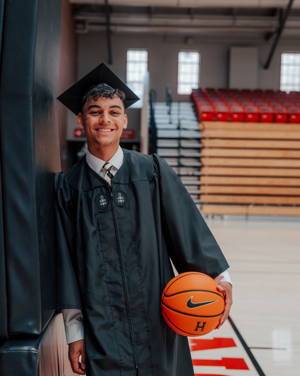 HarvardMBB's tweet photo. Commencement ✅🎓

Congratulations Chandler and Greg! 

#GoCrimson x #OneCrimson 

📸 / Aiden Choi https://t.co/nxaM0GPVfM