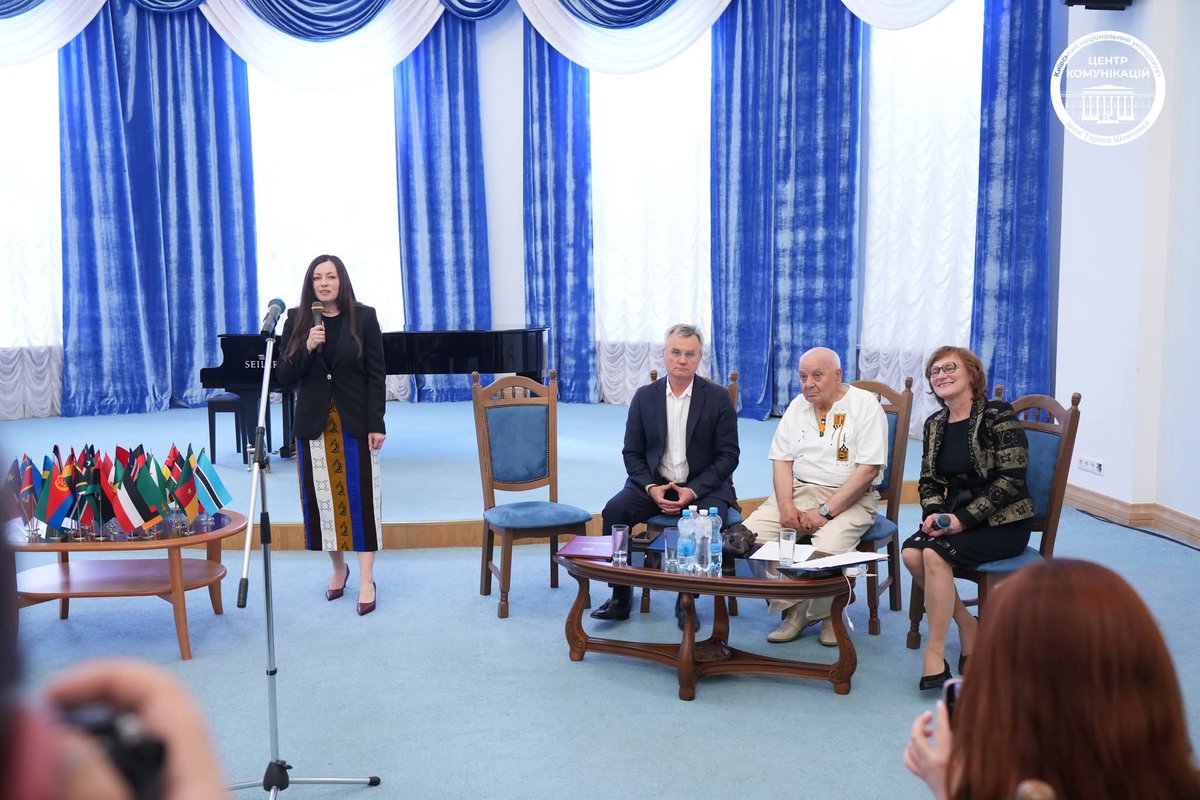 African_UA's tweet photo. У КНУ відкрили унікальну виставку африканських масок – простір, де поєдналися культура, наука, історія та дипломатія.
. Вперше в одному просторі представлено масштабну приватну колекцію африканських масок Івана Стамова та автентичні матеріали African Studies Center KNU https://t.co/gCiJ6fd5Md