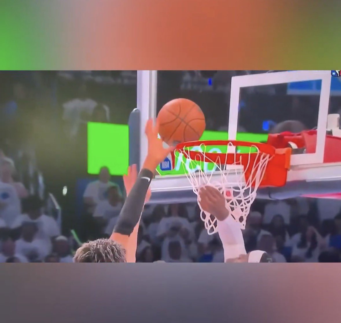 NoBarGreens's tweet photo. @NarineGharibian @Rate_the_Refs Got away with offensive interference same game https://t.co/F3SvV3opPJ