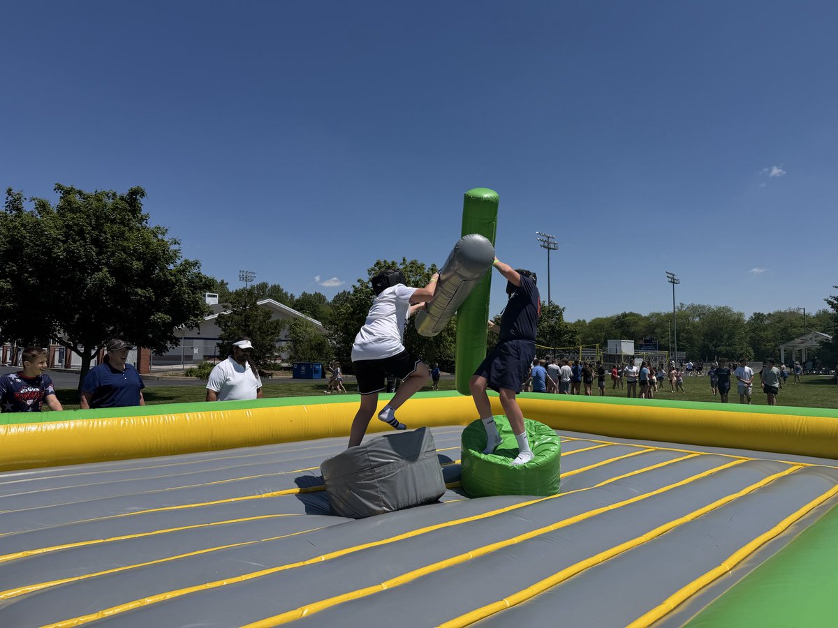 AWJHAthletics's tweet photo. Perfect way to end the year- incentive day!!! @AWLSJH @AAwpta https://t.co/UEpvfwfWa8