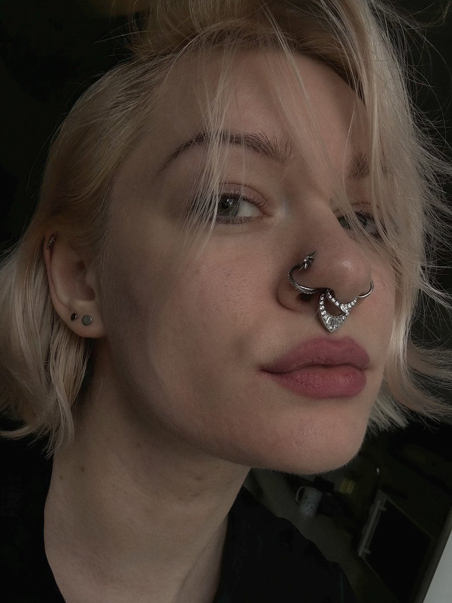 HAMSTERTATTOO's tweet photo. I finally updated the nose piercing. 
These are the most amazing jewelry I've had ♥️ https://t.co/yKgKnqgDcK
