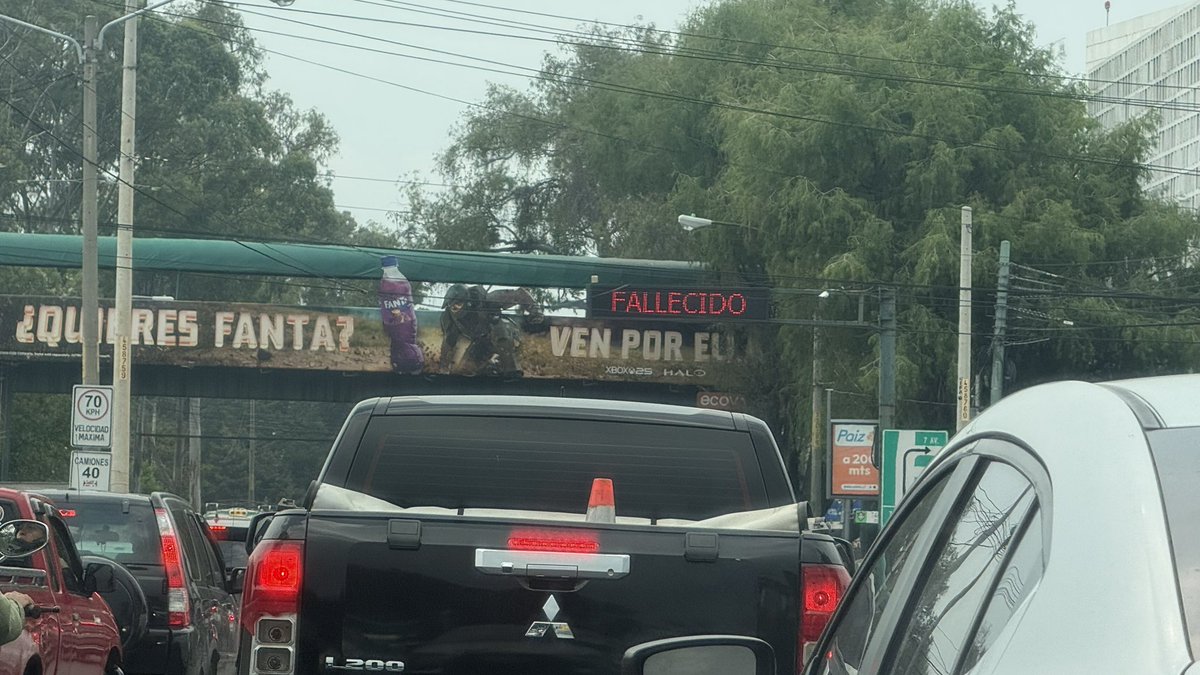 Jaaaz___'s tweet photo. Tráfico hasta el bulevar Liberación por enfrentamiento armado en la Interamericana, Mixco, donde murió un motoladrón. https://t.co/Aot207AzQz