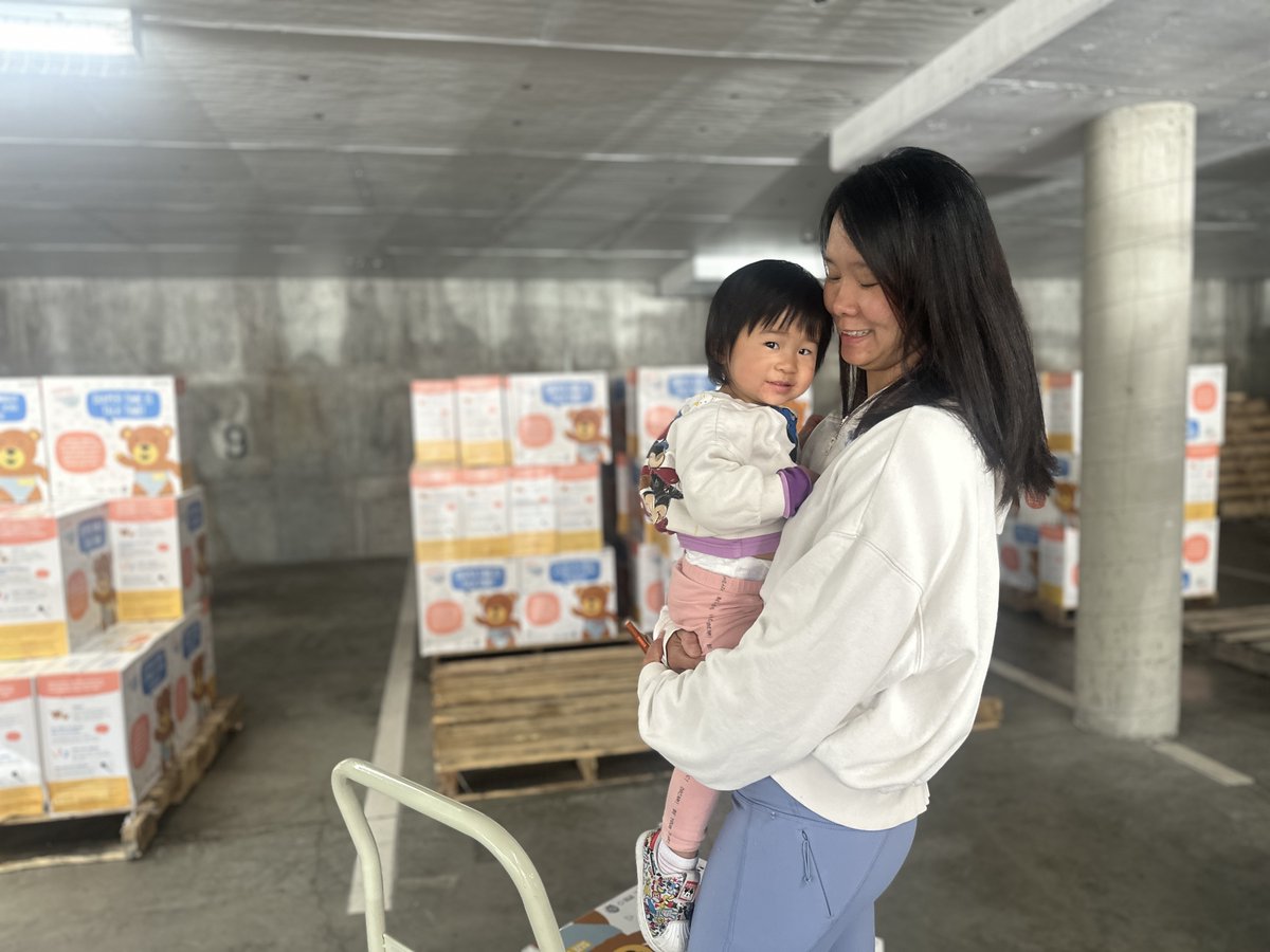 4CsofAlamedaCty's tweet photo. On Wednesday, May 27, 4Cs hosted a diaper giveaway for local families. Thanks to our generous partners and hardworking staff, 306 children received diapers! Families can stay informed about upcoming distributions by subscribing to our Parent Newsletter at https://t.co/e5uF5LXPV5. https://t.co/kpa8Hxox9C