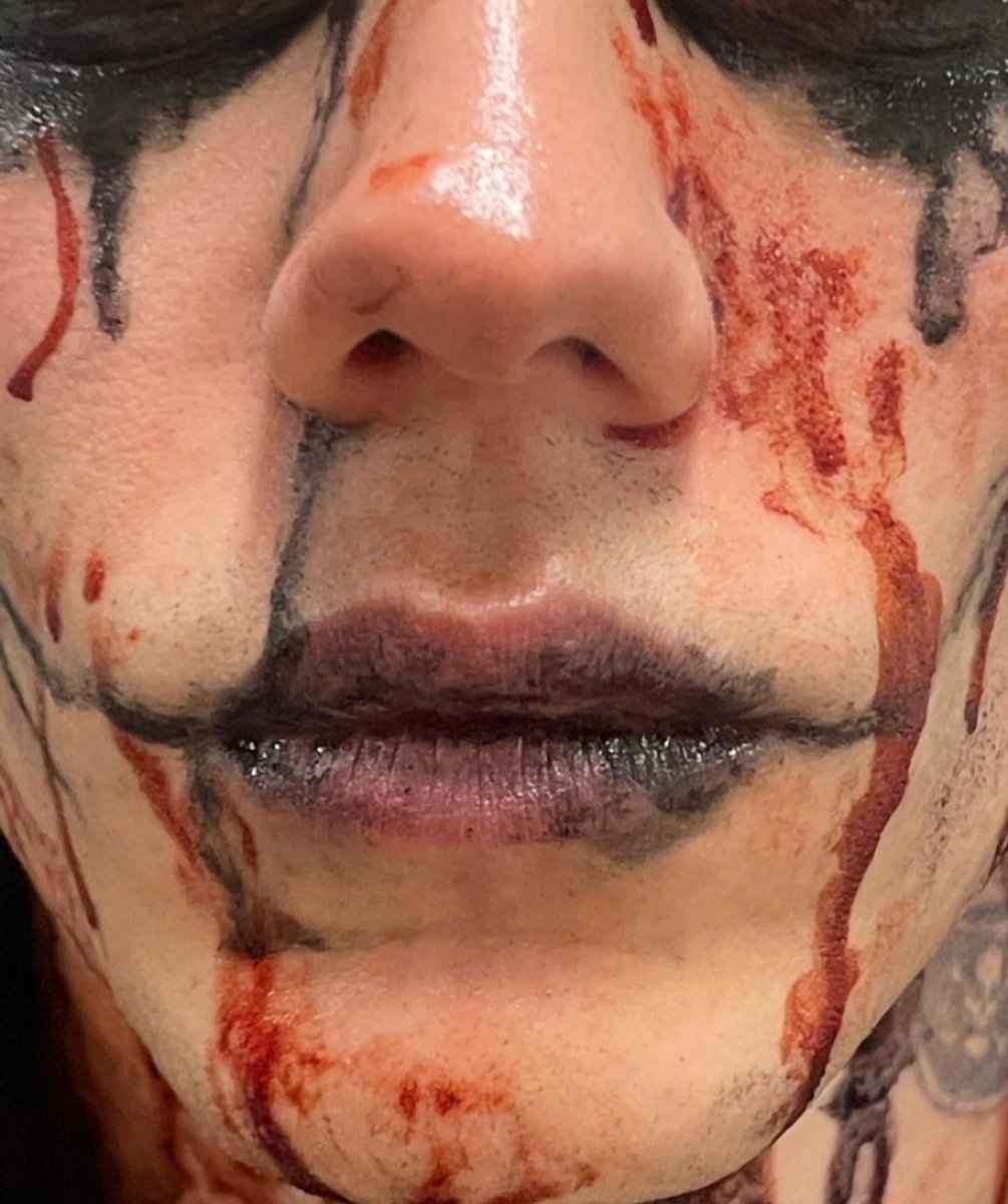 butwisebarrera's tweet photo. bill skarsgard and blood is always a beautiful thing https://t.co/WXJCuZ5hsJ