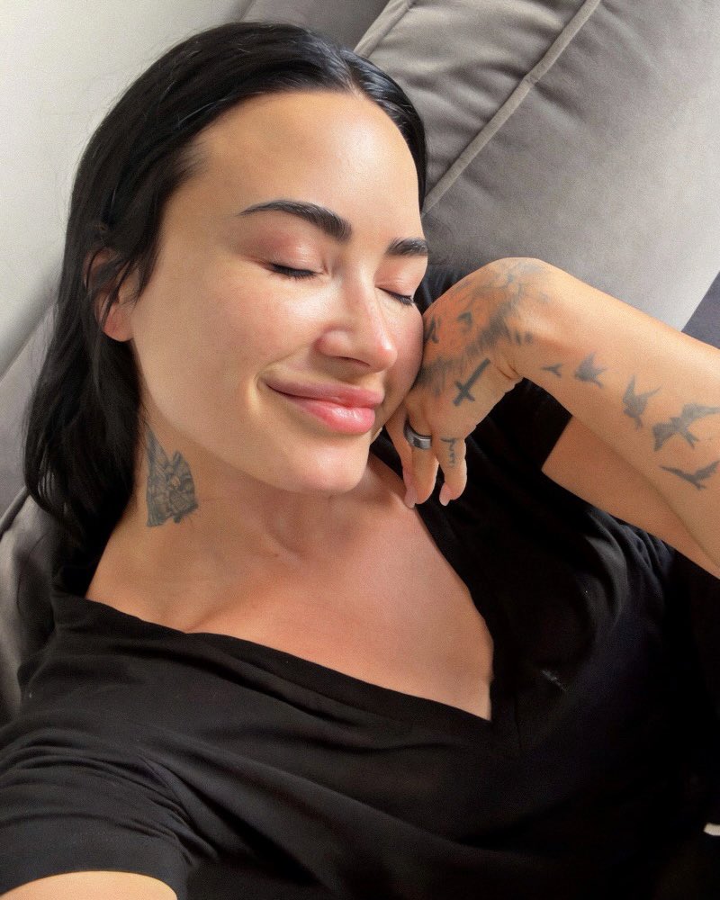 demi loops ❀ tweet media