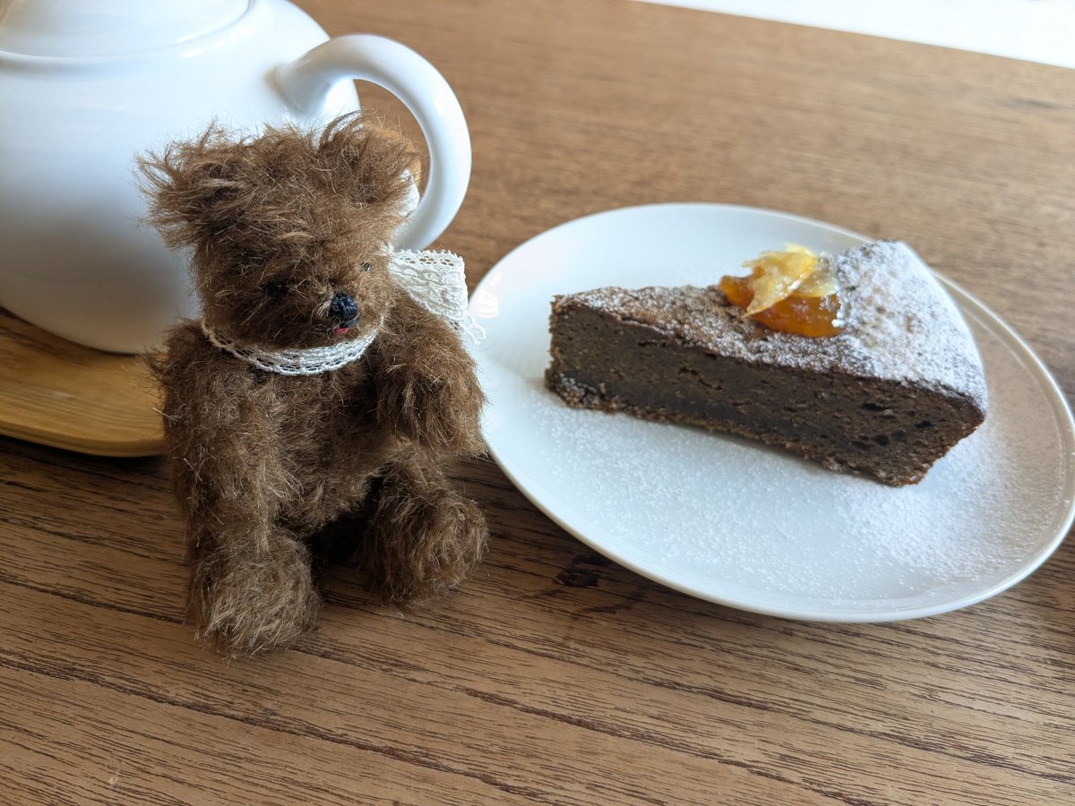 chisabears's tweet photo. おはようございます♪
昨日行ったカフェ×テディベアの写真が可愛いのでご覧下さい🐻🍰☕ https://t.co/nzPcPRolEL