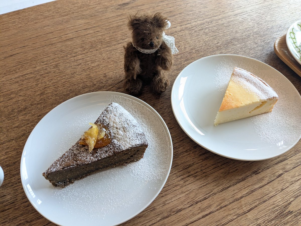 chisabears's tweet photo. おはようございます♪
昨日行ったカフェ×テディベアの写真が可愛いのでご覧下さい🐻🍰☕ https://t.co/nzPcPRolEL