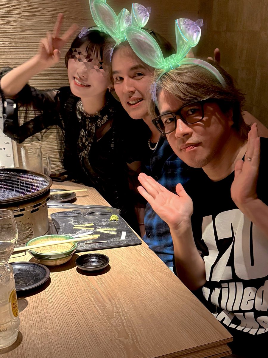 everydayyoshim1's tweet photo. おきんようございます🌞なんか起きれなさそうな挨拶www うちの相方は当然寝てるでしょうね😪笑笑
と、思ったら結構寝起きチェックしてるらしいぞ🤭笑
^_^そろそろ連日のリークから一旦離れて
明日朝は先日食事ミーティングした美女👩🎤との密会写真🤳投稿予告⚡️
※良い週末を〜👐
#REMOCON と!○○ちゃん と!