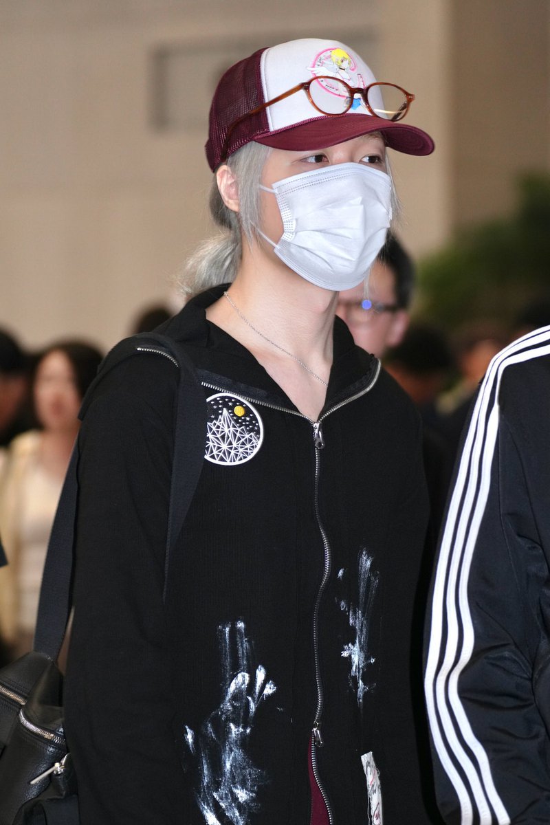 PortalP1Harmony's tweet photo. 🚨 JONGSEOB ESTÁ DE CABELO CINZA/PLATINADO! https://t.co/MAcWYo5HCI