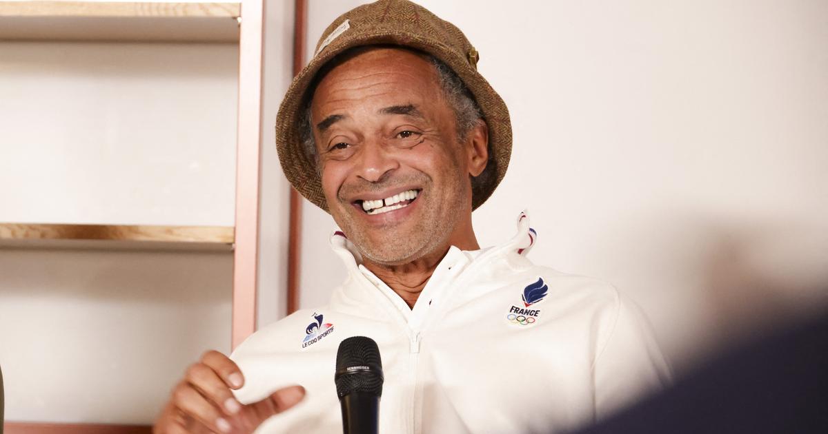 infosphfr's tweet photo. Yannick Noah évoque sa paternité avec humour 👶🎾 👉 À 66 ans, l’ancien champion de tennis rappelle qu’il est père de six enfants « pour l’instant ».
Il s’était confié le 23 mai au Figaro sur sa famille, née de plusieurs histoires d’amour. Il a notamment expliqué que sa petite dernière, Keelaani, a un an et demi. Il a aussi glissé qu’il n’avait jamais imaginé avoir une famille aussi nombreuse, tout en parlant d’un bonheur « assez extraordinaire ». Retrouvez l’article complet ici : https://t.co/PItt5VxKGU