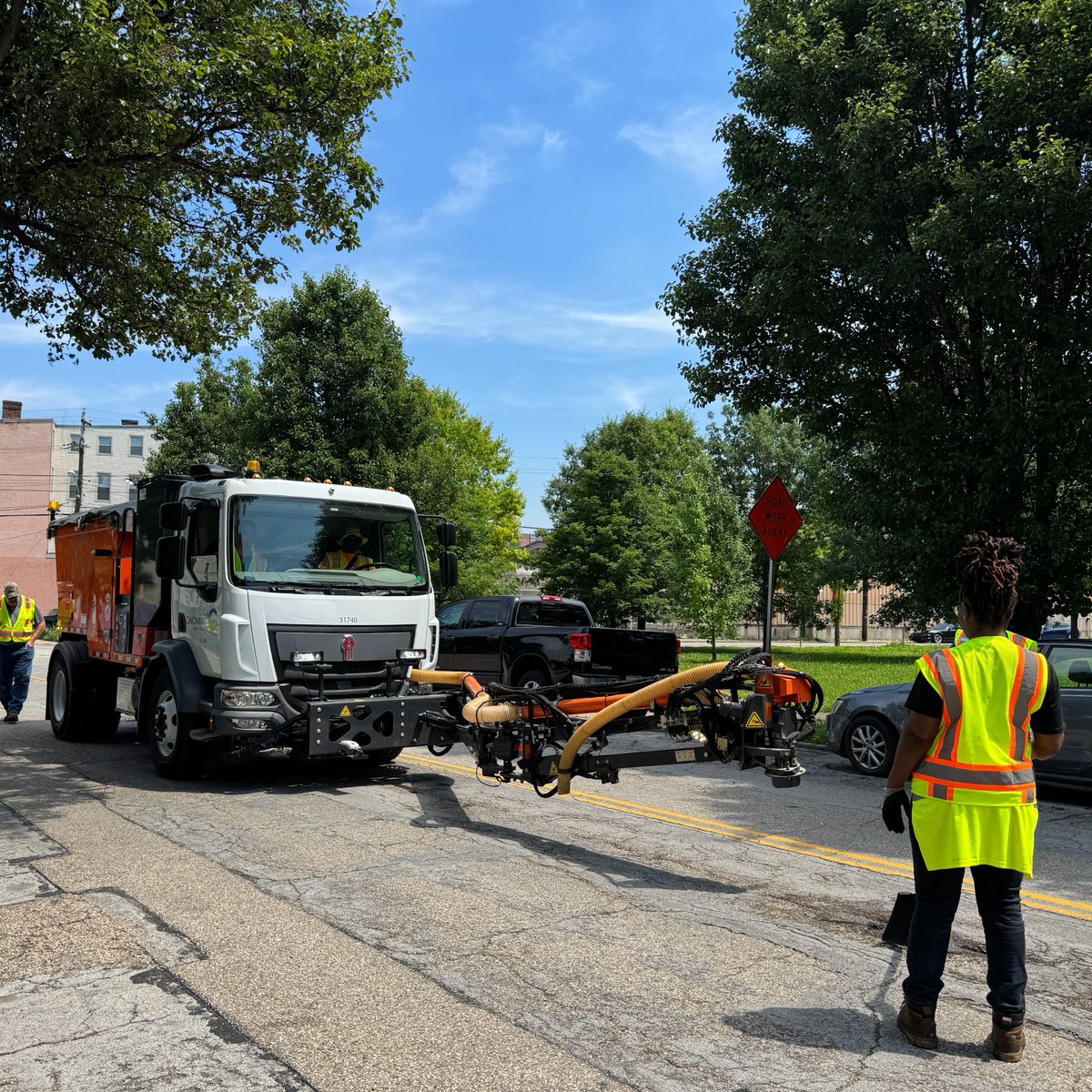 CityOfCincy's tweet photo. Meet the City’s new Spray Pothole Patcher! One operator fills potholes using a joystick &amp; touchscreen. The truck clears debris with air, sprays in heated asphalt, then adds gravel on top. 

We’re excited to continue using innovative technology to keep our processes efficient. https://t.co/IJsRJ2RY7P