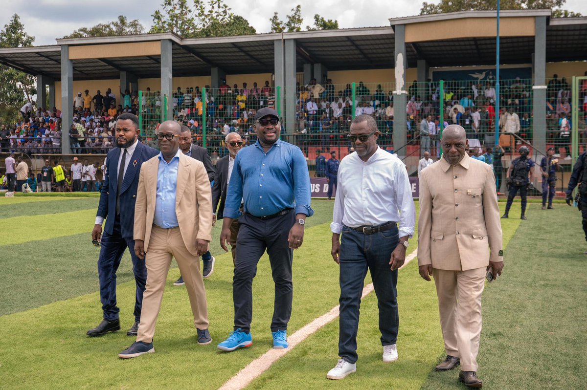 Guy_Loando's tweet photo. Heureux d’avoir accompagné le Président de la FECOFA, Véron Mosengo-Omba, ainsi que ses vice-présidents à Boende et Mbandaka dans le cadre de la promotion du sport à la base voulue par le Président de la République Félix Antoine Tshisekedi Tshilombo.

Entre le Stade Guy Loando à Boende et la réhabilitation du stade Bakusu à Mbandaka grâce à la Fondation WIDAL, nous poursuivons notre engagement pour offrir à la jeunesse congolaise des infrastructures sportives modernes et des opportunités d’encadrement à travers toutes les provinces du pays. ⚽🇨🇩