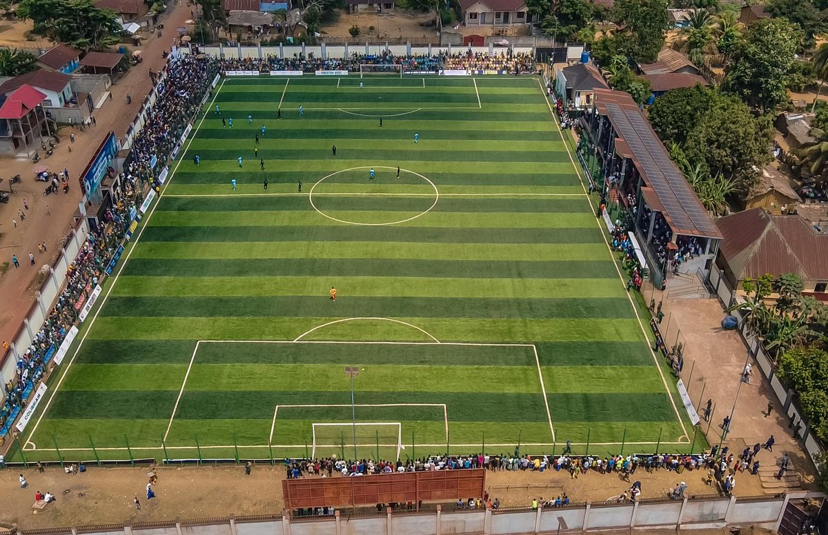 Guy_Loando's tweet photo. Heureux d’avoir accompagné le Président de la FECOFA, Véron Mosengo-Omba, ainsi que ses vice-présidents à Boende et Mbandaka dans le cadre de la promotion du sport à la base voulue par le Président de la République Félix Antoine Tshisekedi Tshilombo.

Entre le Stade Guy Loando à Boende et la réhabilitation du stade Bakusu à Mbandaka grâce à la Fondation WIDAL, nous poursuivons notre engagement pour offrir à la jeunesse congolaise des infrastructures sportives modernes et des opportunités d’encadrement à travers toutes les provinces du pays. ⚽🇨🇩