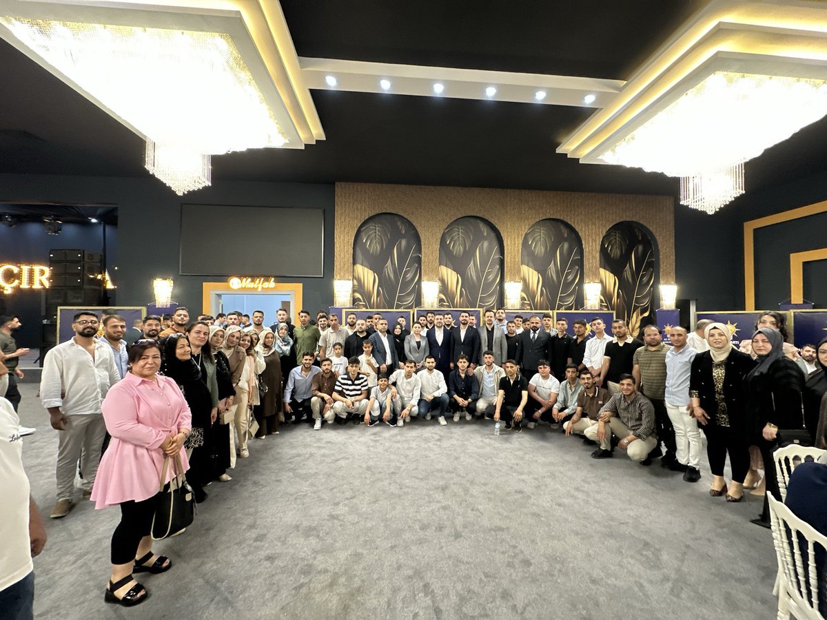 Makbulee_Oruc's tweet photo. 📍AK Parti Şanlıurfa İl Başkanlığı Bayramlaşma Programı

Salonlara sığmayan sevdamıza; coşkulu katılımlarıyla ortak olan kıymetli hemşehrilerimize gönülden teşekkür ediyoruz. 
Birlik, beraberlik, kardeşlik ve muhabbet ikliminde bayramlaşmamızı gerçekleştirdik. 
Nice bayramlarda aynı gönül ikliminde buluşmak dileğiyle…

@RTErdogan @bybekirbozdag @abuyukgumus @acarfaruka @tugbaisikercan @tulaykaynarca  @hakanaksu058 @farukaytek @GercekTekin @sevilcan8 @DndDndar @milhamigunbegi @ZehraAy063 @avorhancelik @AliDemir8914344 @FBozdag63 @AKKADINGM @akpartiurfa @akkadinsanlurfa @Karakopruak @akkadnKarakopru @akgenckarakopru