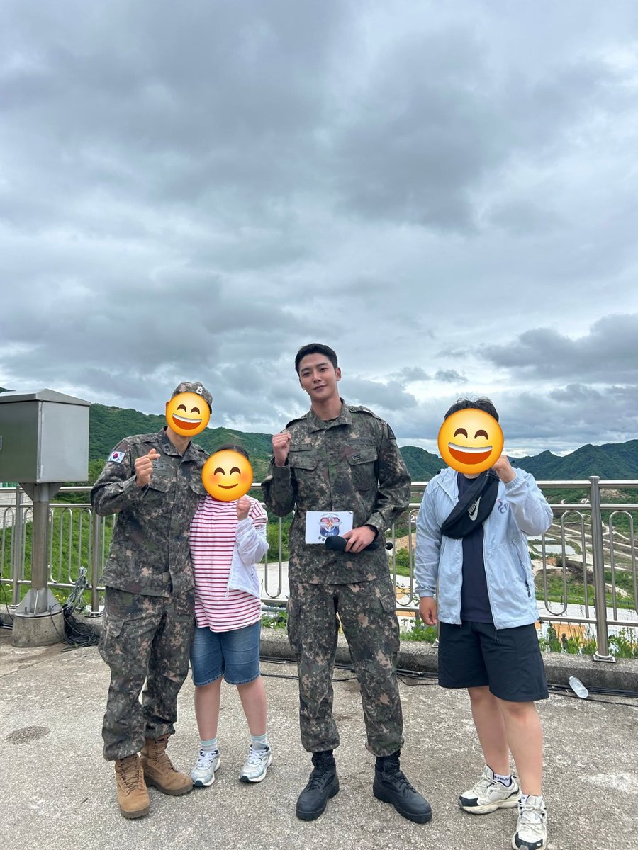 like_807's tweet photo. 비율 진짜 뭔데 https://t.co/wevtZep20R