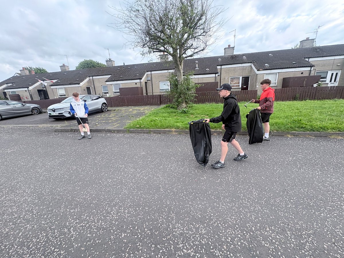 Peterhaire's tweet photo. Tonight I joined the ABC Alternatives Glenavon FC 12th Man group for a litter pick in the Mourneview Estate. It was great to see so many young people helping out and giving back to their community. Well done to everyone who took part, and thank you for your hard work. https://t.co/wU3HN6YznP