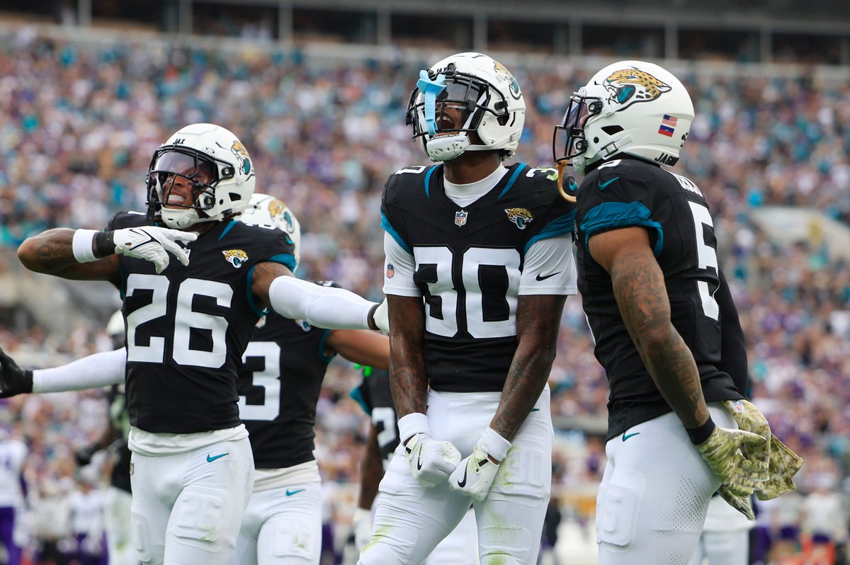 prranstan's tweet photo. I hope the jags use this look or uniform at least once next season https://t.co/ORQevULH2r