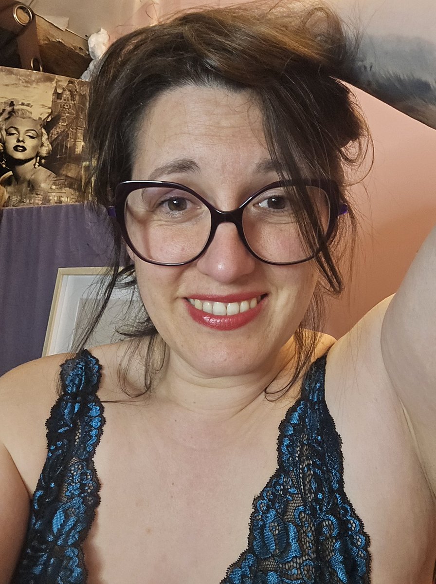 Sweet Tania Secret tweet media