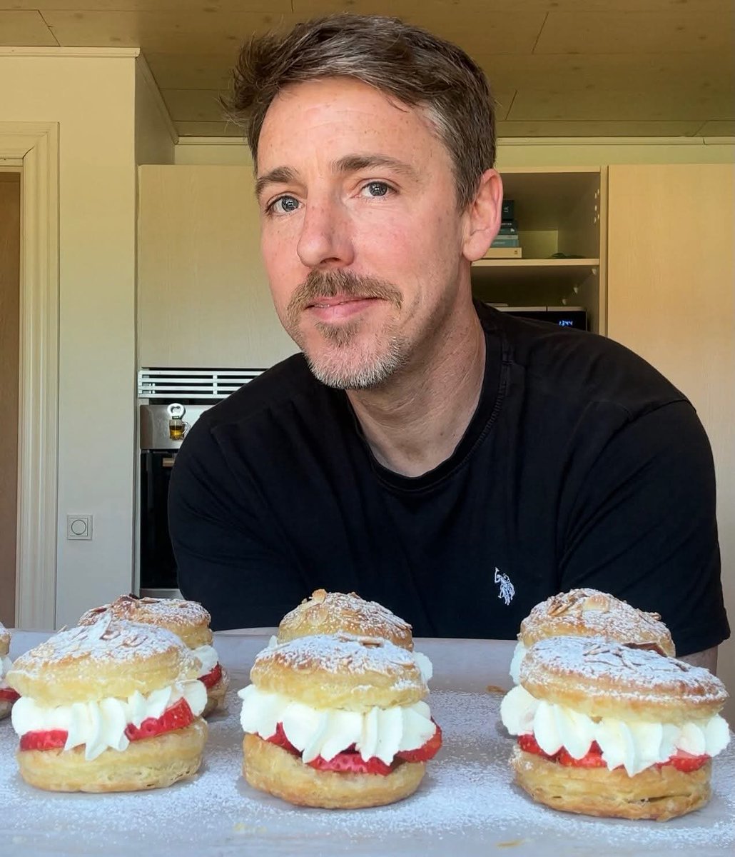 irishbaker_'s tweet photo. Is the kettle boiled yet? 😉

If you missed the video for these delicious Strawberry Pastry Puffs then check out the video and get cracking me aul flowers! 

Have a lovely day! ☀️ @top fans

Chris 👨🏻‍🍳🇮🇪 https://t.co/CGI1FTT2Ek