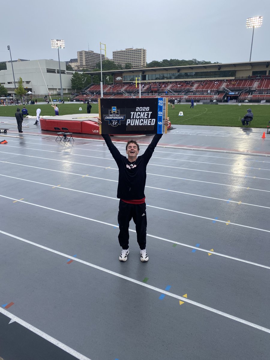 SDCoyotesXCTF's tweet photo. See you in Eugene! ✈️

Caelan Harland is making his first trip to the NCAA Championships after placing inside the top 12 in the men's pole vault at the West Regionals Thursday.

#GoYotes https://t.co/1sSPMLzYCW