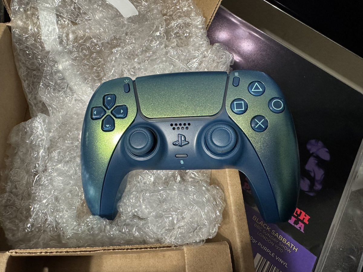SamLoomiss's tweet photo. @Wario64 Here’s attempt #2. Not the color I ordered - but works just fine. I like this color more so not a big deal to me. Doesn’t look used this time either. 

I think it’s just a complete gamble on what you’re going to get. https://t.co/lxMLpOGAhj