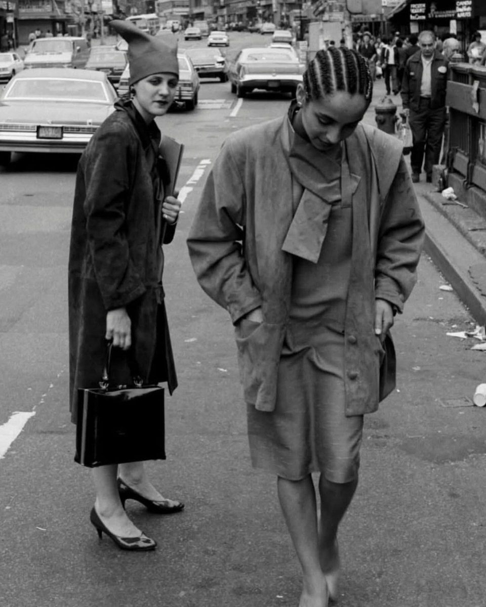 pastarchive's tweet photo. Singer Sade Adu on Canal Street, Between Lafayette Street and Centre Street, New York City in 1981.

Photo by Neil MacKenzie Matthews. https://t.co/TtYMZKJ3S0