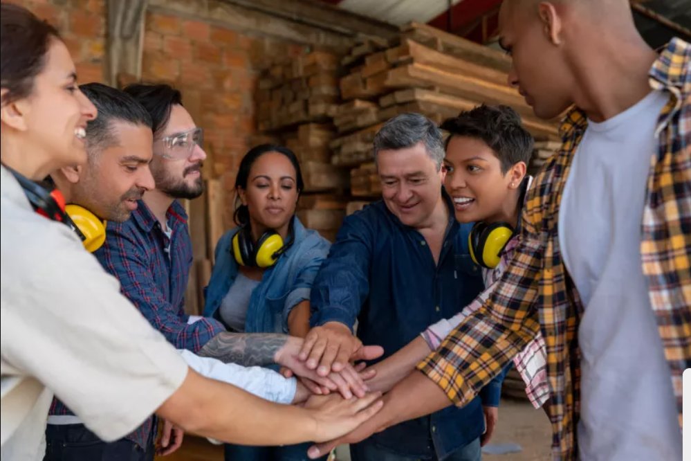 ClarkMaauad's tweet photo. El trabajo digno también implica reconocer la #diversidad cultural.
En su columna para @ExpPolitica , @AjaFco85 analiza por qué el constitucionalismo actual enfrenta el reto de garantizar inclusión sin discriminación en el ámbito laboral 👉https://t.co/DB6Jz0LqSN https://t.co/Jbnra5GWZx