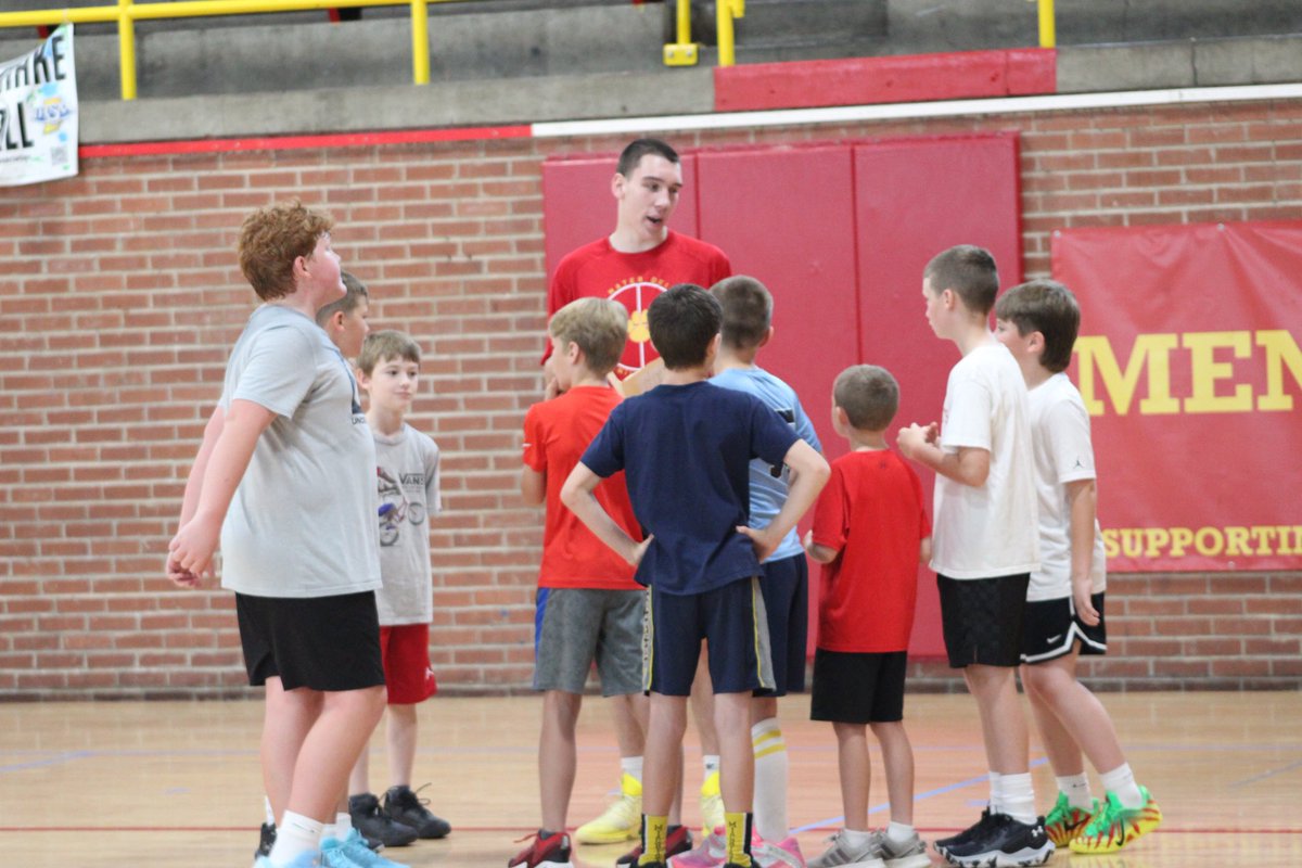 MaterDeiBball's tweet photo. Shout out to all of our high school players and managers for working with the next generation of Wildcats this week. Couldn’t ask for better mentors for our feeder kids! https://t.co/GKYakN17IF