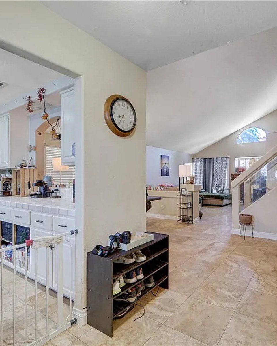 vicerealty's tweet photo. 🏡 For Sale
📍 8752 Autumn Wreath Ave, Las Vegas, NV 89129
 $405,000
This 3 bed / 2 bath single-family home offers 1,613 sq ft of functional living space with a layout designed for comfort and everyday convenience.
👤 Agent: Bar Levy (@barvegashomes)
(702) 825-4663
#ViceRealty https://t.co/uT0IxNen06