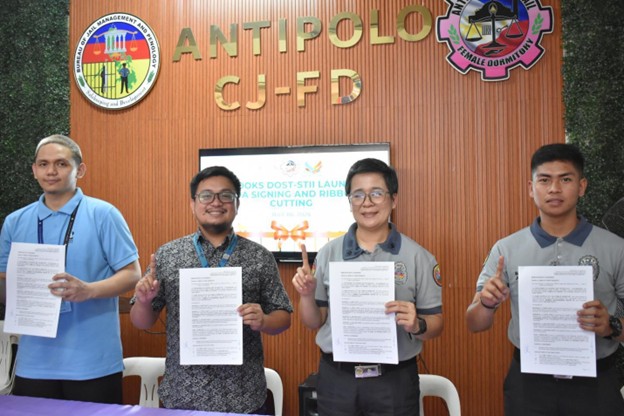 DOSTphl's tweet photo. DOST Press Release: Rizal PDLs get S&amp;T learning kiosk for education and livelihood training thru a DOST, BJMP collab

See the full details below 👇 https://t.co/bevbGUkquk