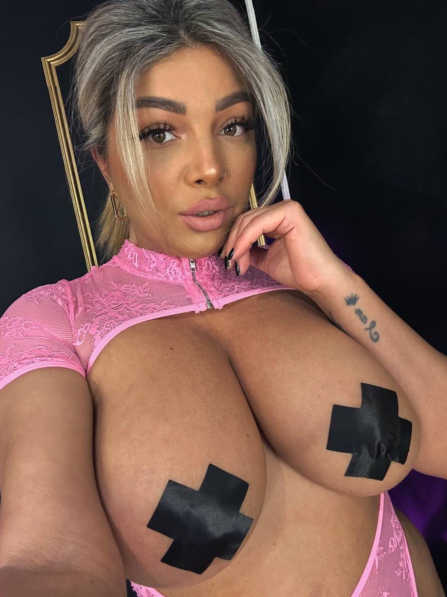 DeeaDiamond's tweet photo. Who wants to play? 😍 Join me now @Stripchat 

👉https://t.co/bB0gyre2wP

#stripchat #stripchatlive https://t.co/ZMtAVCycf7