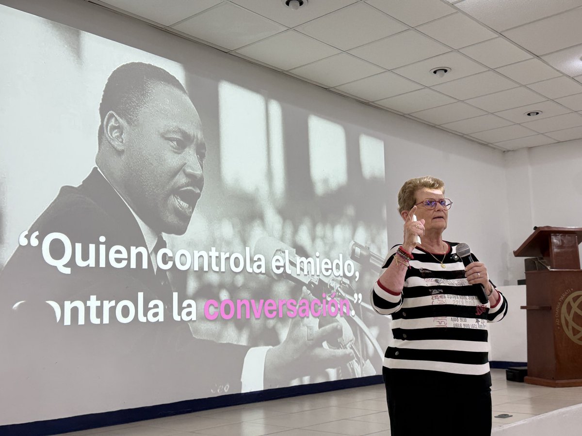 IttzelToscano's tweet photo. Amamos aprender y que mejor que con @GiselaRubach  “Metaestrategia para campañas en escenarios de polarización”,  gracias @lupitathomas @Quadratinoaxaca @UnivasOaxaca 🍀 https://t.co/B6gxuOUveC
