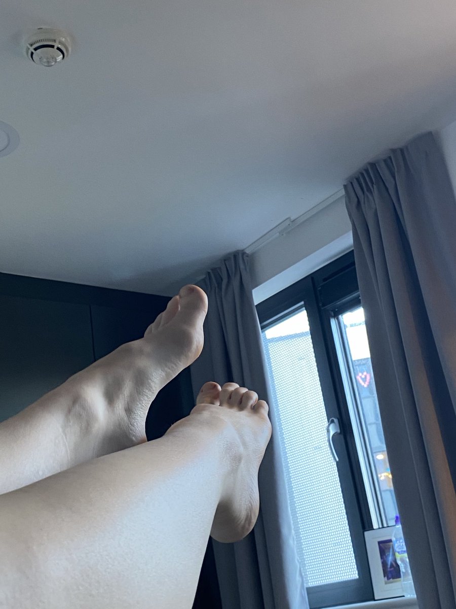 size4angel's tweet photo. i’ve been on my feet all day, who wants to spoil me and pay for my pedicure 😘

#footpics #feetpics #findom #sellingcontent #footfetısh #footfinder #nsfwtwt https://t.co/8eZCrhIlof