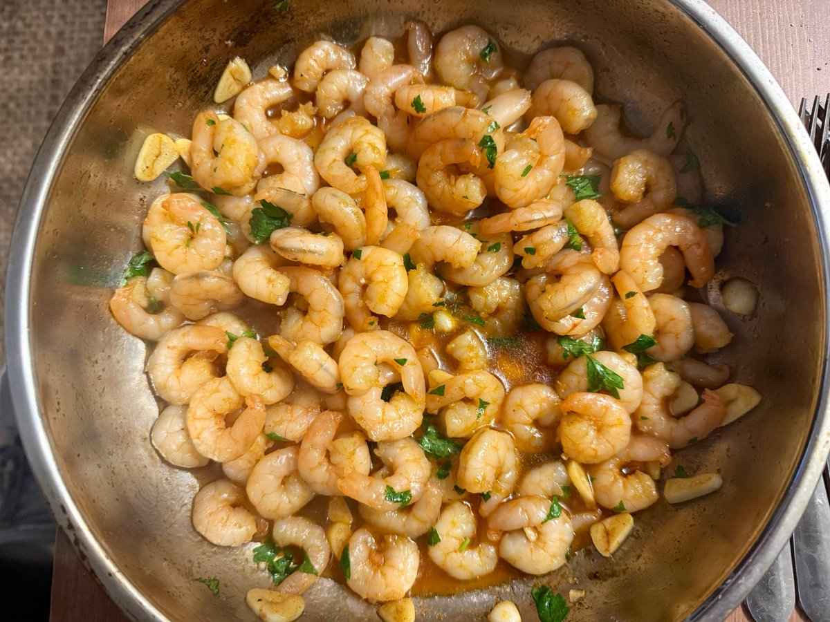 agusgesiete's tweet photo. En Santiago, aprovechando el Pacifico. Hubo pulpo a la gallega, grillado, y gambas al ajillo. El aceite de oliva chileno no es tan conocido pero es uno de los mejores del mundo. https://t.co/mQu4zG1tat